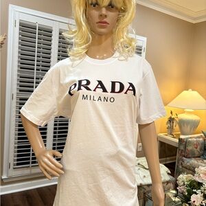 BRAND NEW & STUNNING PRADA T-SHIRT IN MINT CONDITION